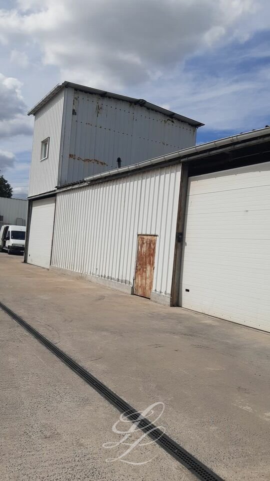 Location - LOCAL D'ACTIVITE 160 m<sup>2</sup>