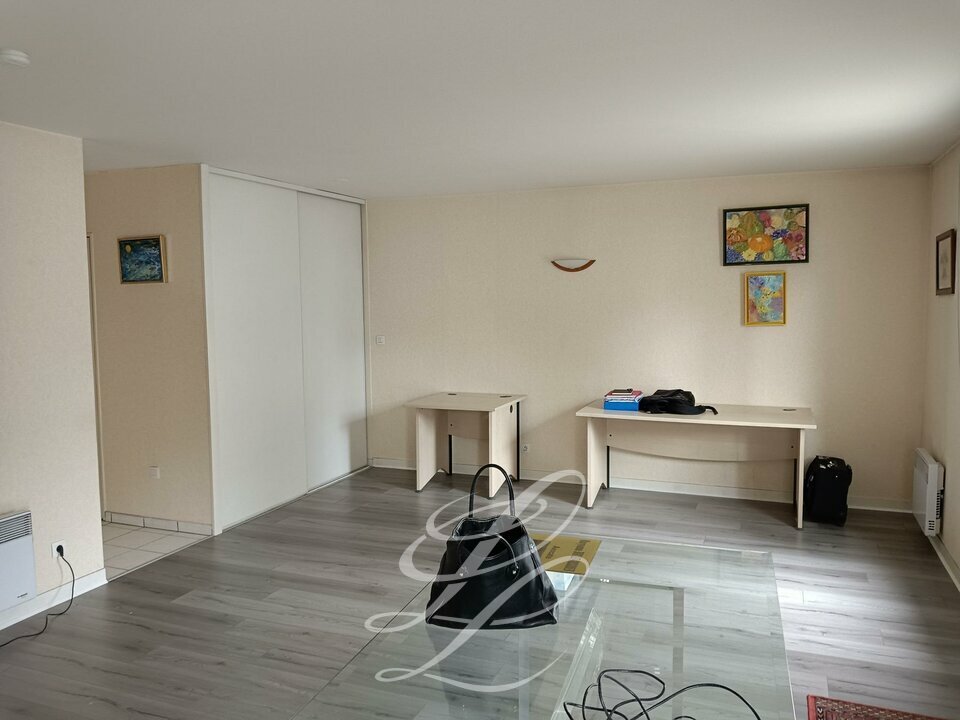 Vente - BUREAUX 60 m<sup>2</sup>