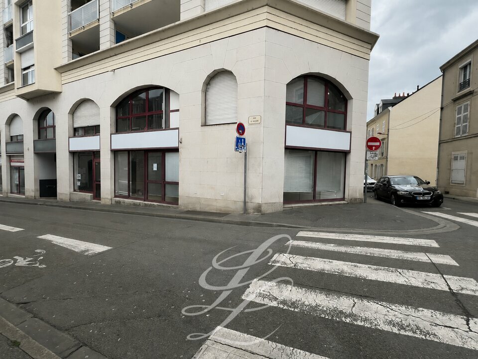 Location - COMMERCE 70 m<sup>2</sup>