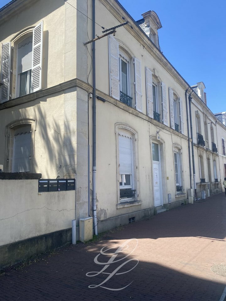 Vente - BUREAUX 210 m<sup>2</sup>