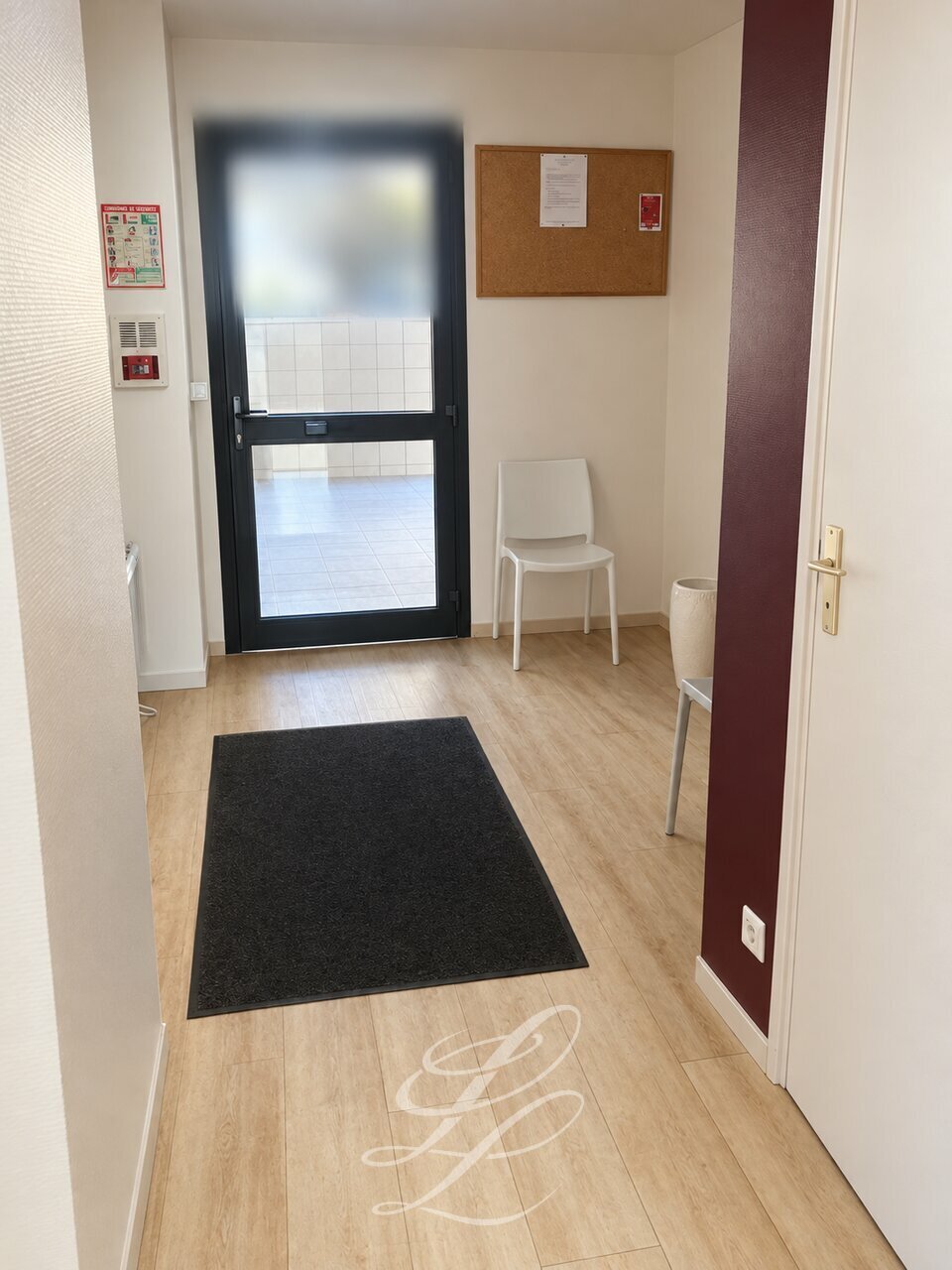 Vente - BUREAUX 110 m<sup>2</sup>