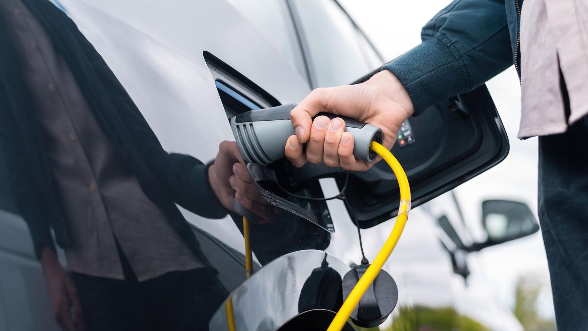 Installer des bornes de recharge pour véhicule électrique en copropriété