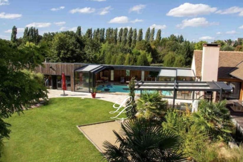 Réf. 2025-SM-SOLESMESVILLA - Hôtel particulier 16 pièces