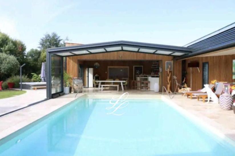 Réf. 2025-SM-SOLESMESVILLA - Hôtel particulier 16 pièces