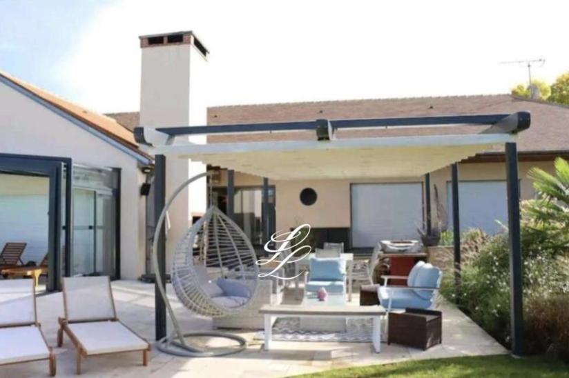 Réf. 2025-SM-SOLESMESVILLA - Hôtel particulier 16 pièces