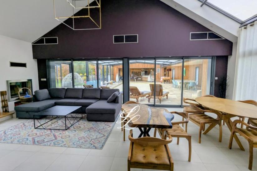 Réf. 2025-SM-SOLESMESVILLA - Hôtel particulier 16 pièces