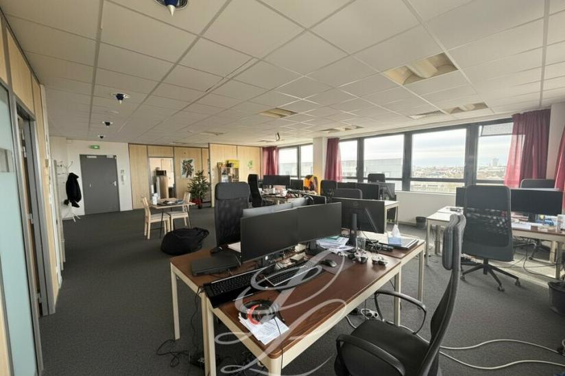 Réf. 37.001641 - Location - BUREAUX 130 m<sup>2</sup>