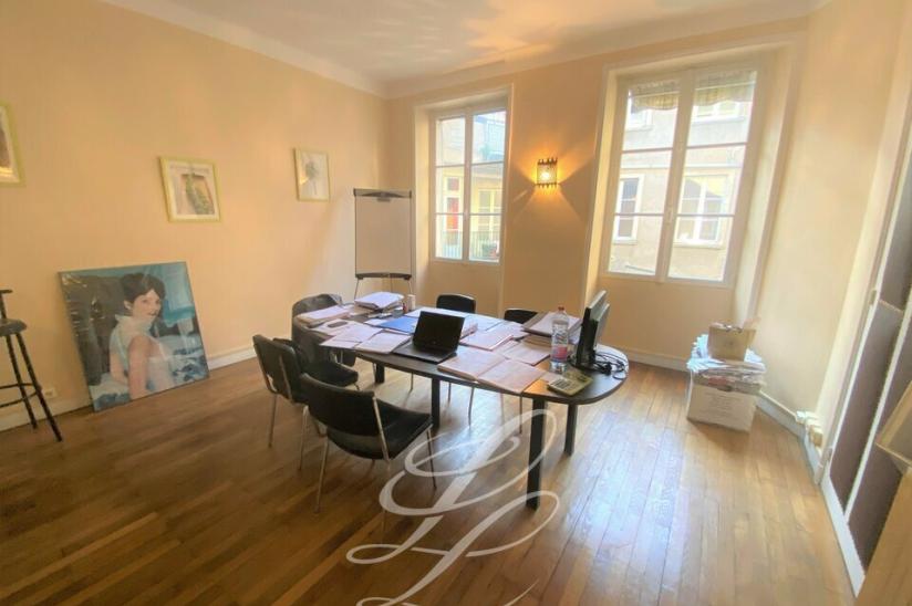 Réf. 44.022267 - Location - BUREAUX 84.2 m<sup>2</sup>