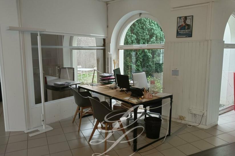 Réf. 44.022278 - Location - BUREAUX 214 m<sup>2</sup>