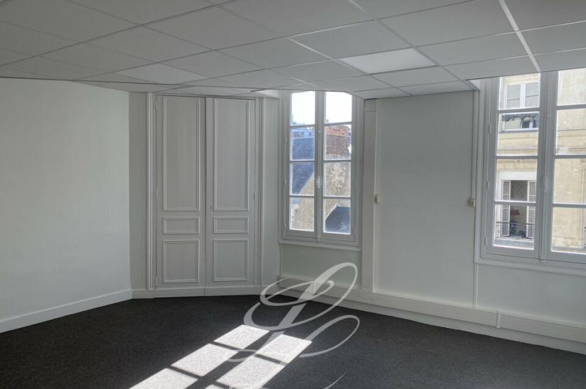 Réf. 72.002760 - Location - BUREAUX 260 m<sup>2</sup>