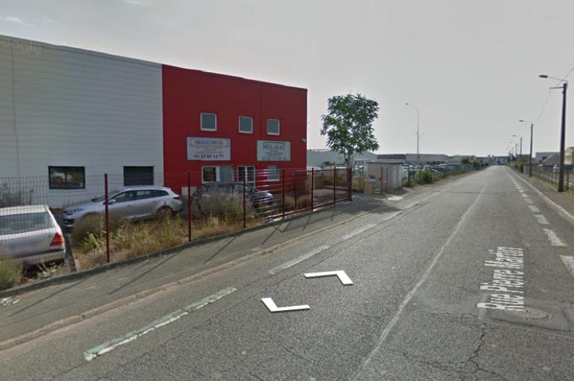Réf. 72.002901 - Location - LOCAL D'ACTIVITE 1100 m<sup>2</sup>