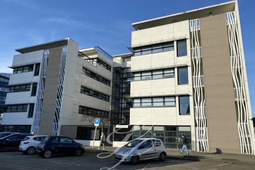 Réf. 72.003056 - Location - BUREAUX 3077 m<sup>2</sup>