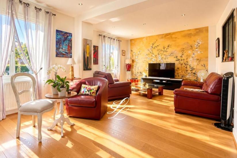 Réf. 7735-ET - Maison 9 pièces